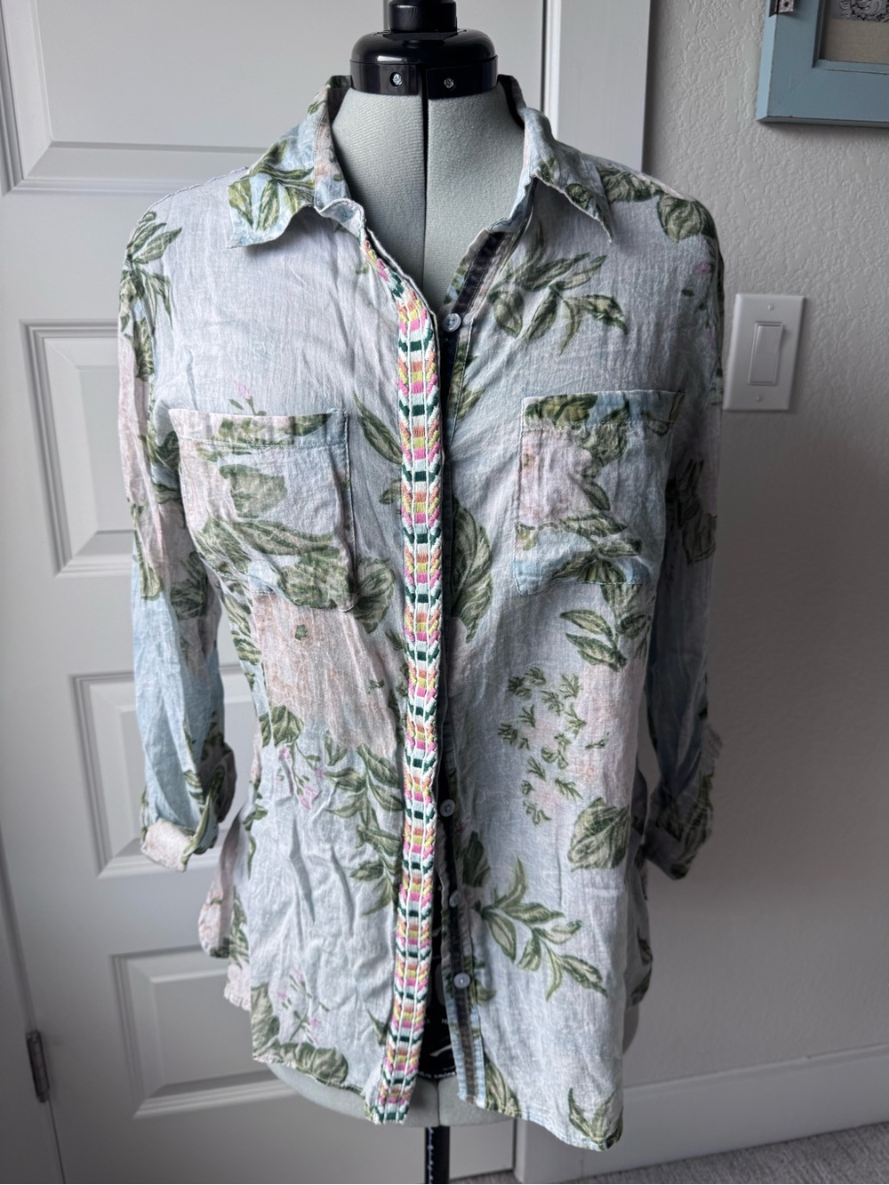 Light Floral Button-Up Shirt with Braided Trim